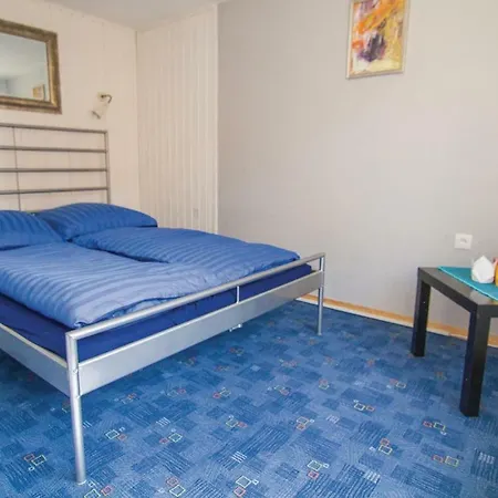 Apartment Four Bedroom In